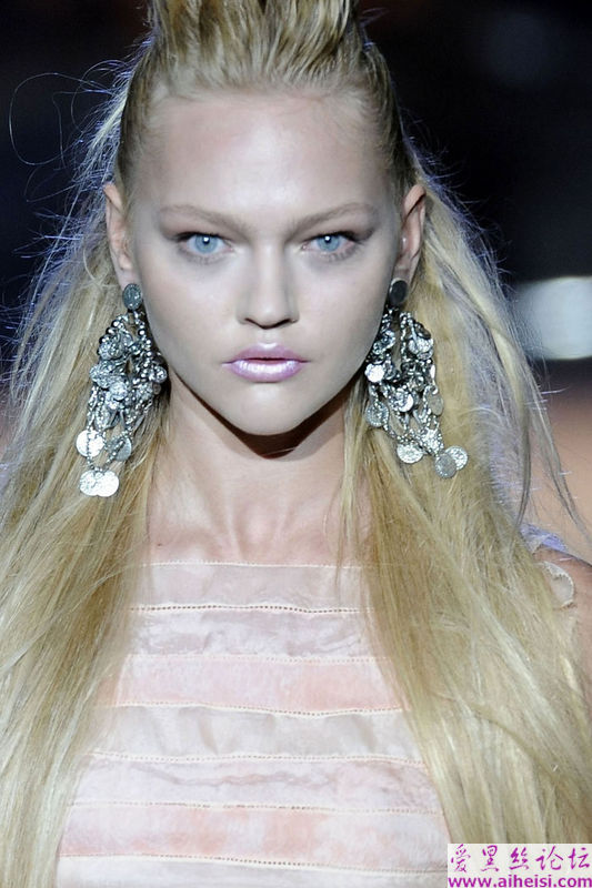 国际名模萨沙·彼伏波洛娃(Sasha_Pivovarova)写真图