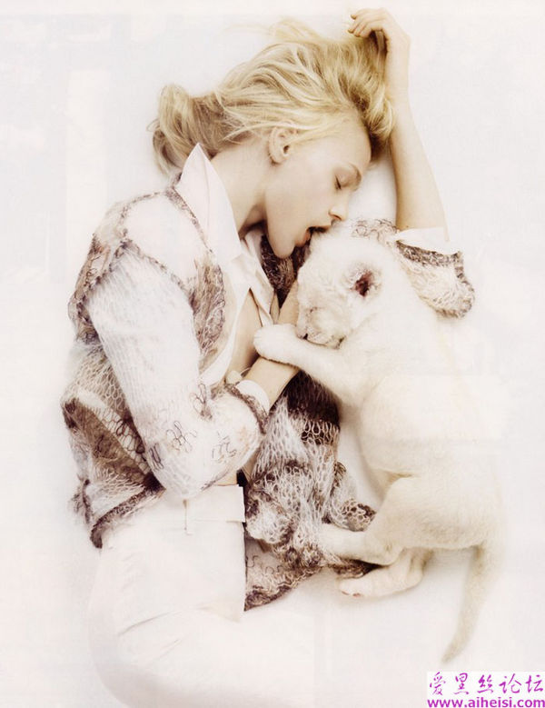国际名模萨沙·彼伏波洛娃(Sasha_Pivovarova)写真图