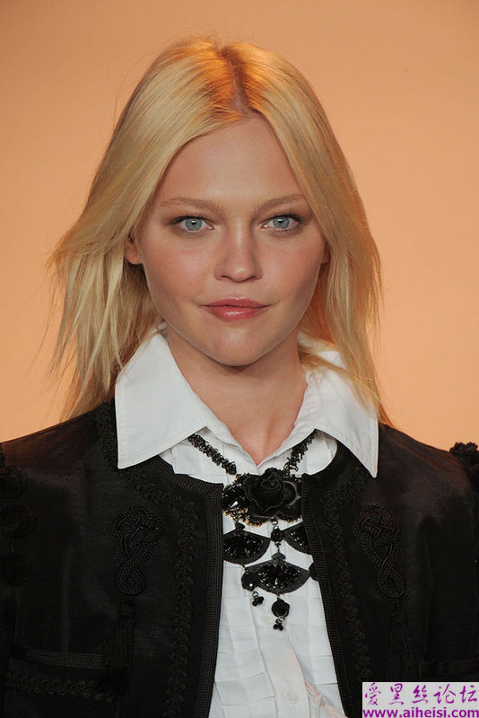 国际名模萨沙·彼伏波洛娃(Sasha_Pivovarova)写真图