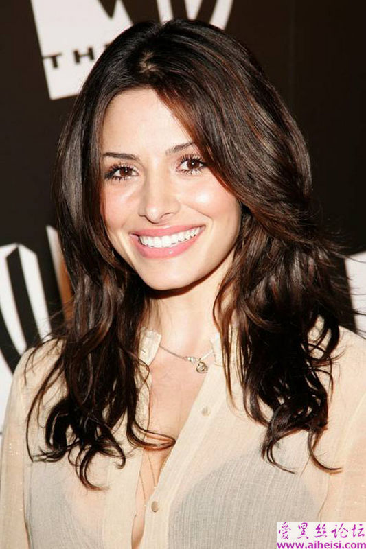 有双重关节的拇指的电影女星sarah_shahi