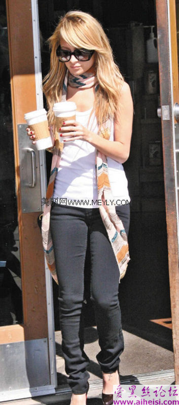 有着黑人血统的女歌星妮可·里奇(Nicole_Richie)写真图