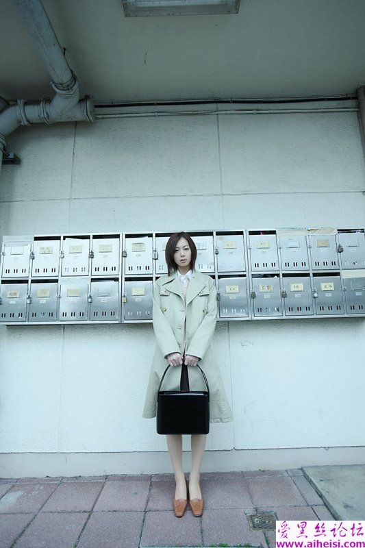 公司女秘书下班后居家写真