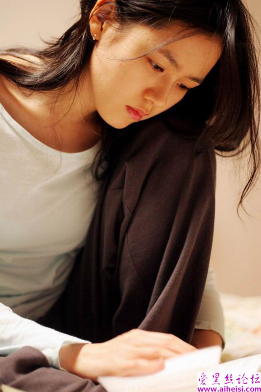出生于韩国普通家庭的女星-孙艺珍写真图