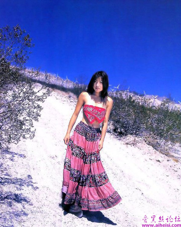 号称“身材杀死人”的水著魔女川村光写真照
