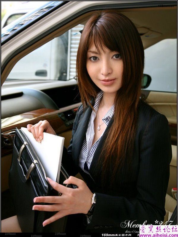 日本大美女的毛若隐若现