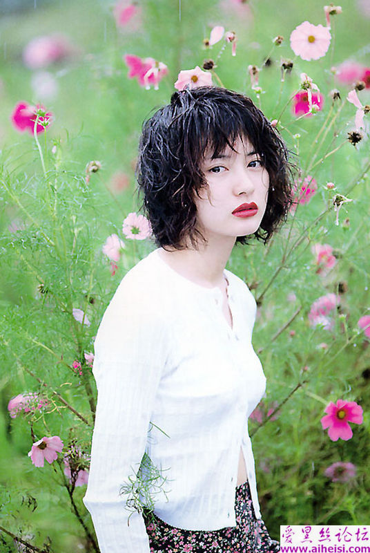 日本影视界号称“恐怖女王”的新山千春