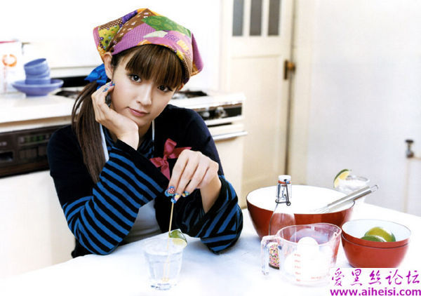 日本著名女星深田恭子黑白天使系列写真图