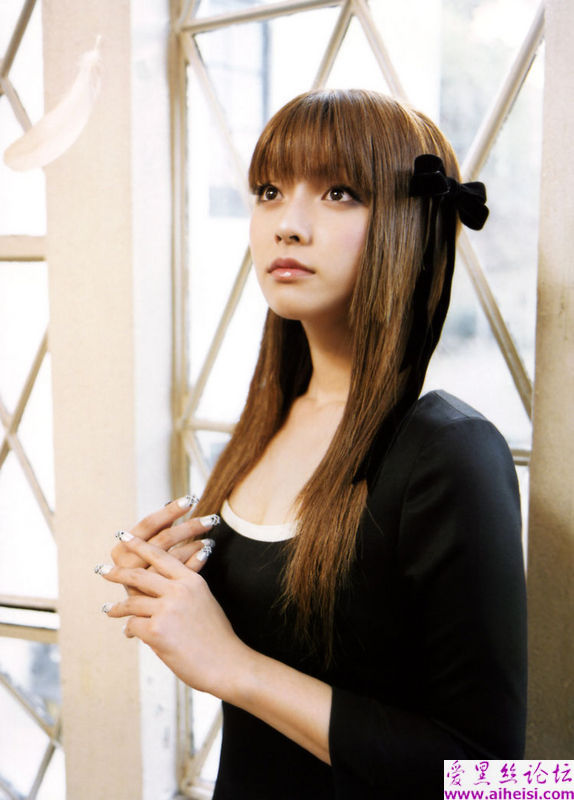 日本著名女星深田恭子黑白天使系列写真图