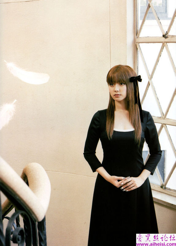 日本著名女星深田恭子黑白天使系列写真图