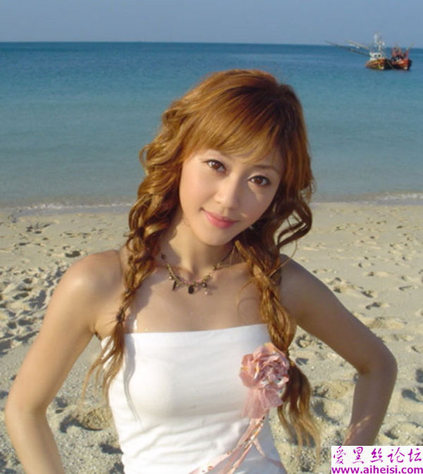 歌手组合JEWELRY中的成员之一--李智贤