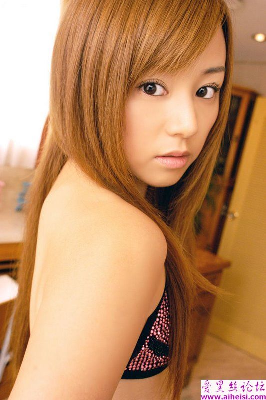 沙发上的性感丝袜诱惑美女