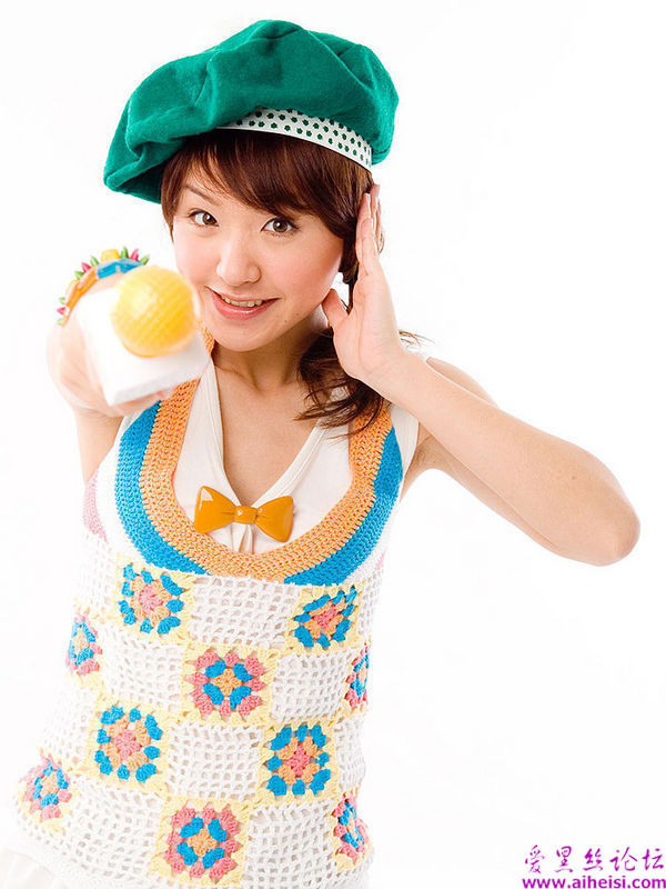 漂亮又俏皮的日本清纯女生写真图