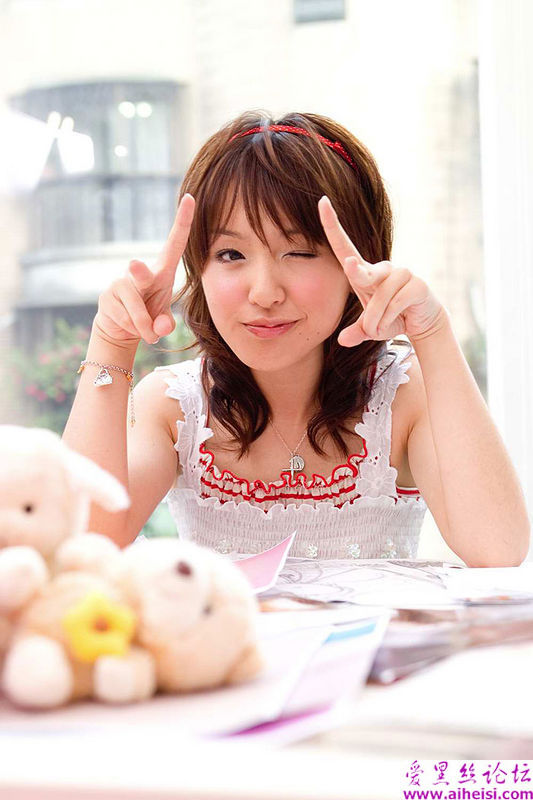 漂亮又俏皮的日本清纯女生写真图
