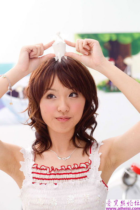 漂亮又俏皮的日本清纯女生写真图