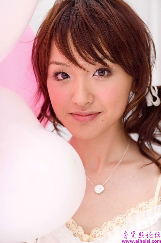 漂亮又俏皮的日本清纯女生写真图