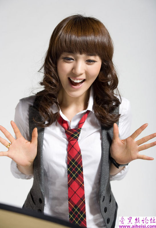通过电视选秀进入JYP的韩国女星闵先艺