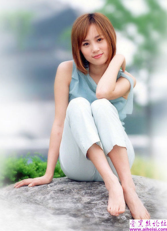 韩国女歌手李秀英图片