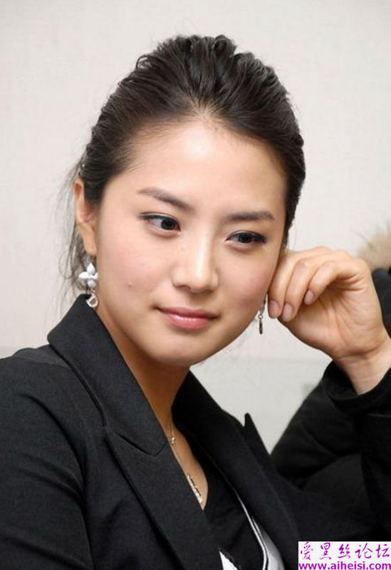 韩国新人美女刘荷娜写真图