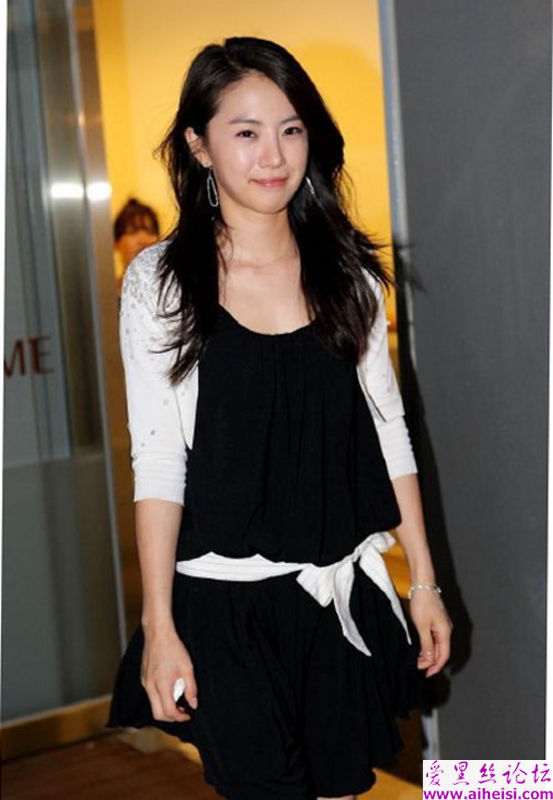 韩国新人美女刘荷娜写真图