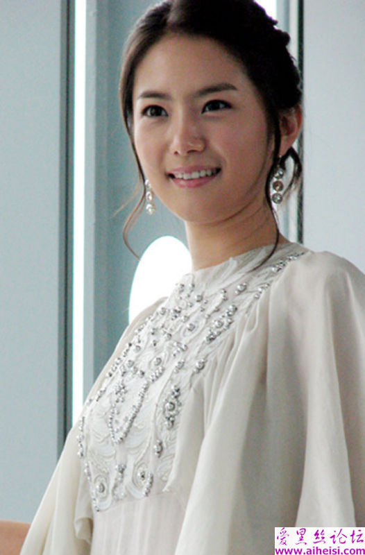 韩国新人美女刘荷娜写真图