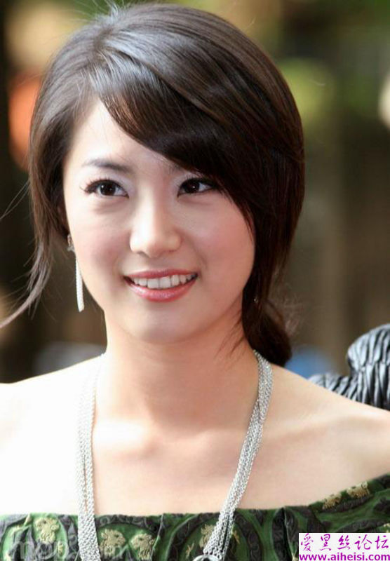 韩国新人美女刘荷娜写真图
