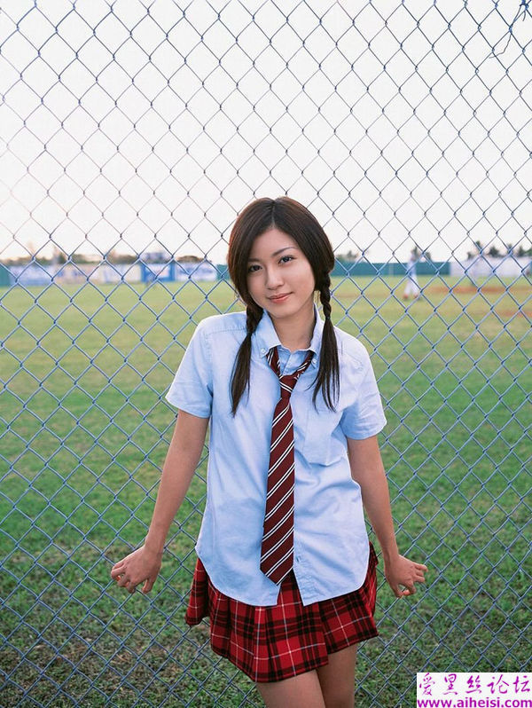 高清晰韩国校园风女生装欣赏