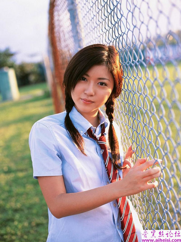 高清晰韩国校园风女生装欣赏