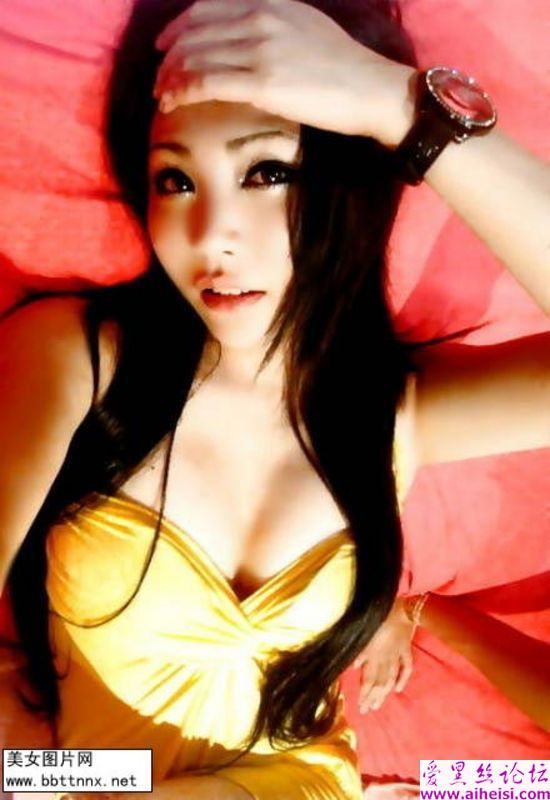 32D浑圆豪乳台湾妹开放自拍