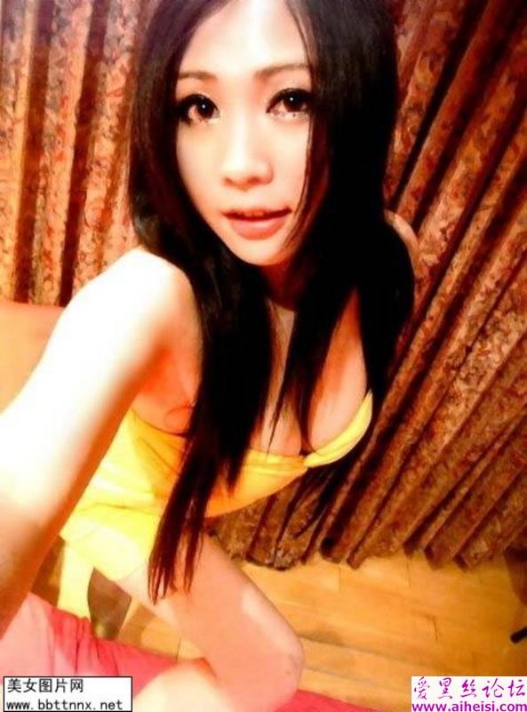 32D浑圆豪乳台湾妹开放自拍