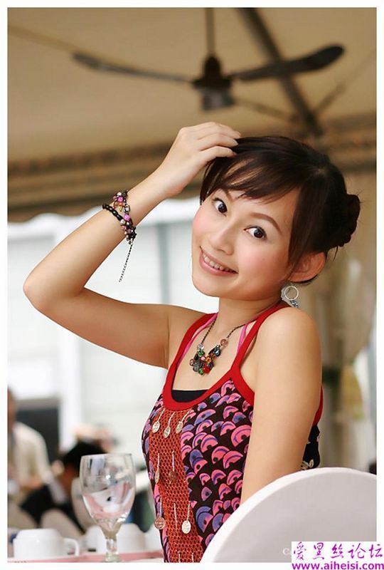 一流相机拍出来的高清晰美女的图片
