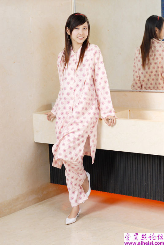 中学生妹妹妹闺房睡衣时装秀