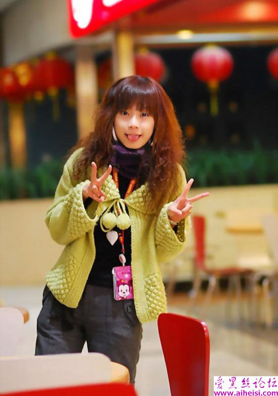 书店里出现的漂亮女孩子