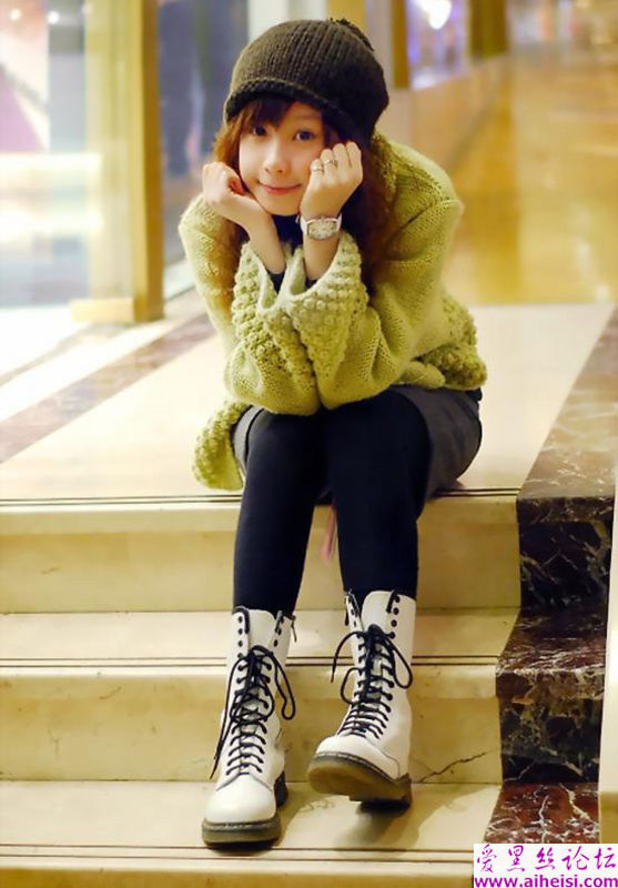 书店里出现的漂亮女孩子