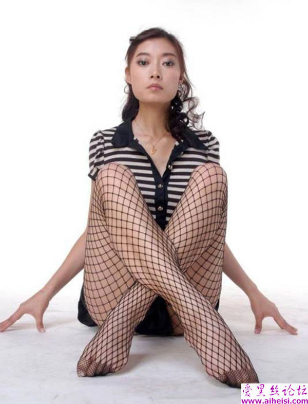 健身房里拍到的丝袜美腿教练