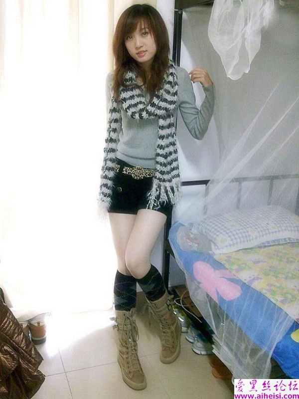 南昌大学寝室里的漂亮女生