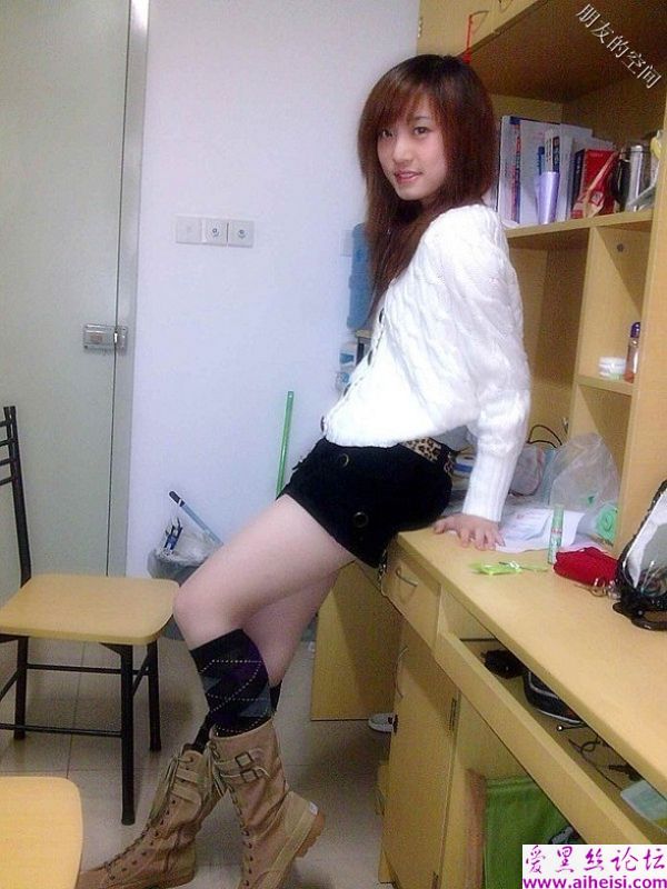 南昌大学寝室里的漂亮女生