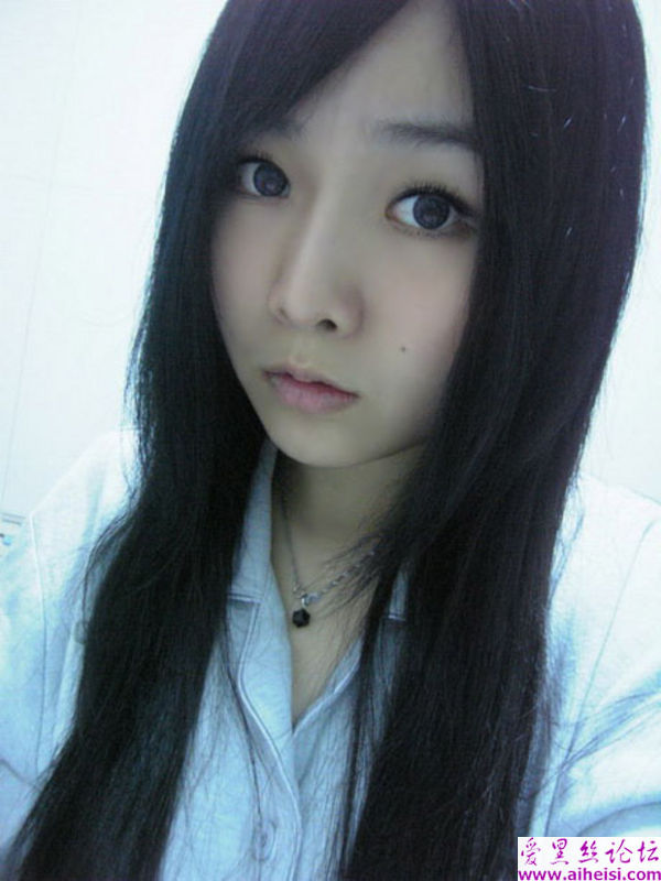 可爱女生家中大秀非主流自拍照片作品图