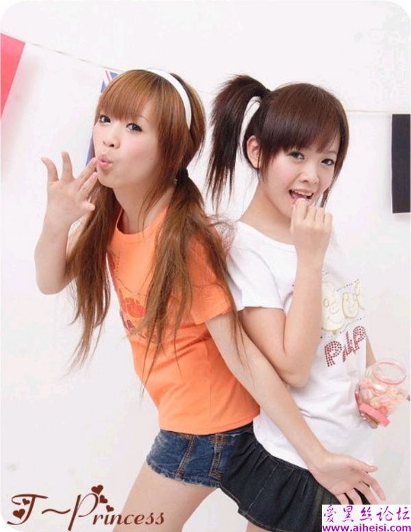 可爱甜美90后双胞胎