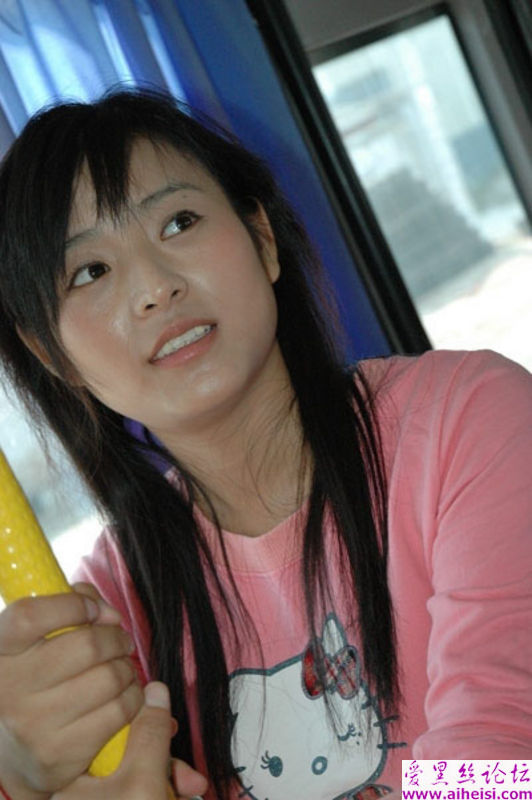 可爱的公交车售票员美女记录下自己工作时的俏皮样子