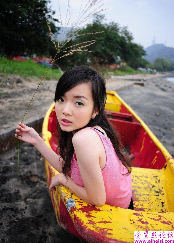 可爱的现代大学校园女生俏照