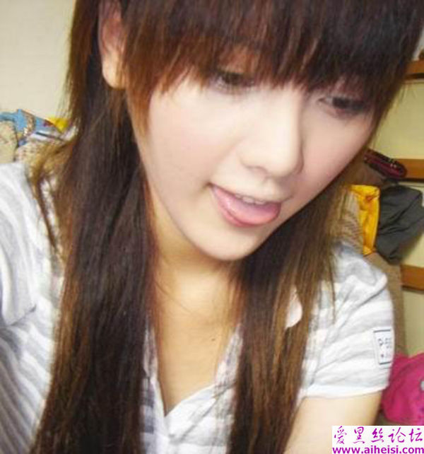 可爱的眼镜女生视频自拍图