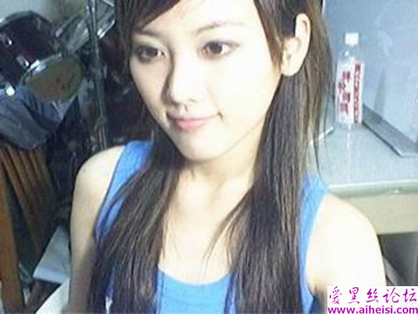 可爱的眼镜女生视频自拍图