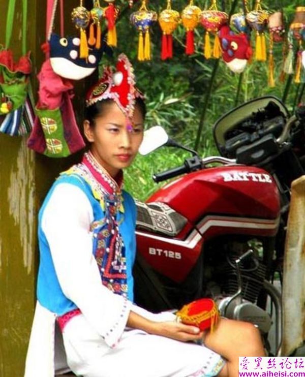 在云南旅游时拍到的民族姑娘