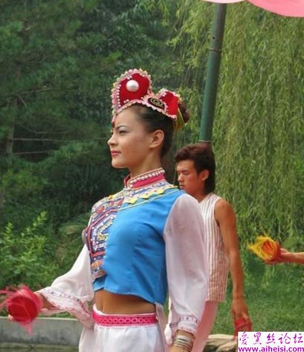 在云南旅游时拍到的民族姑娘
