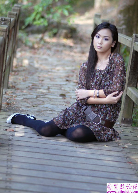 外拍长腿美女