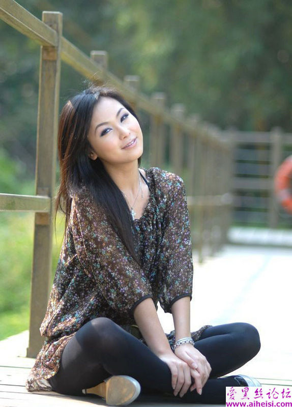 外拍长腿美女