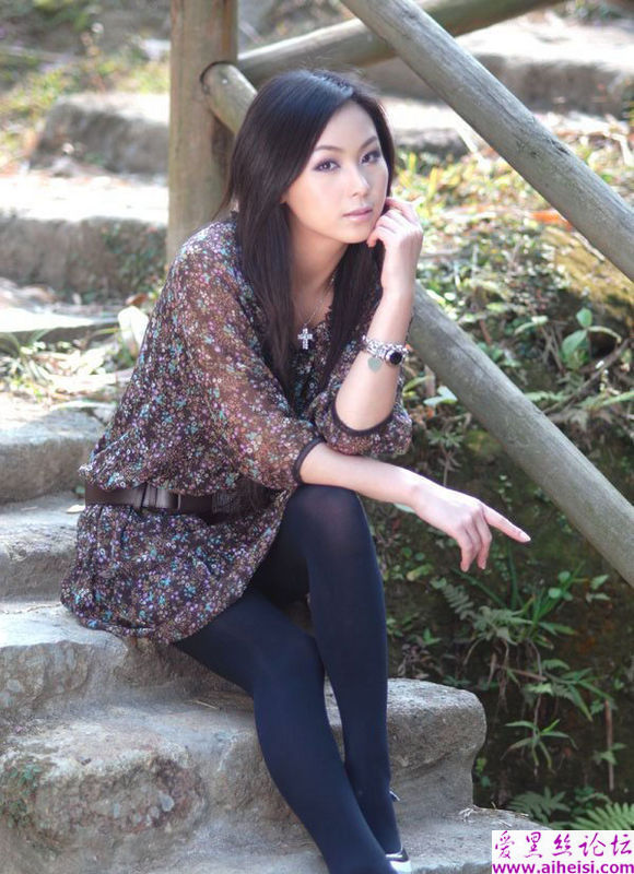 外拍长腿美女