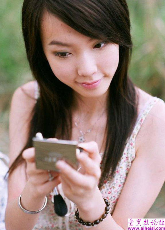 大方可爱的短裙女生美女照片