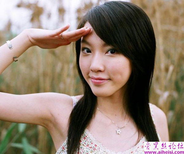 大方可爱的短裙女生美女照片