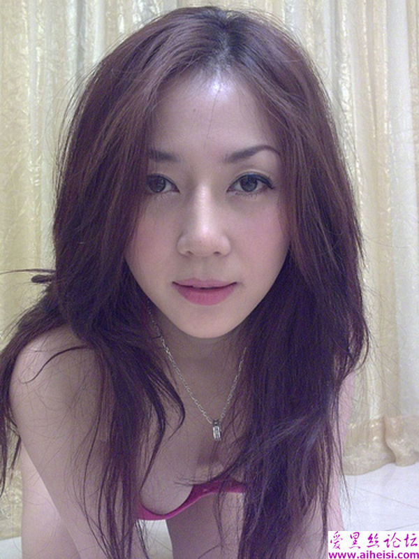 少妇在家玩内衣自拍